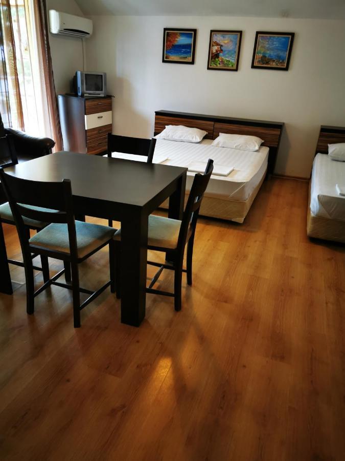 Jelezchevi Guest Rooms Primorsko Exteriör bild