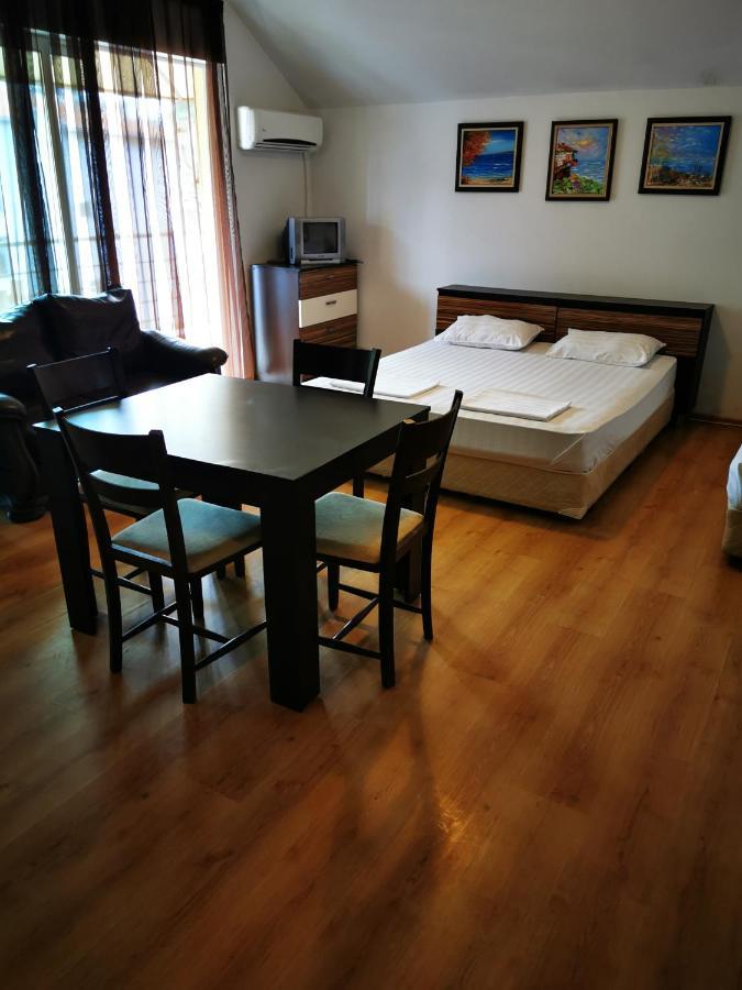 Jelezchevi Guest Rooms Primorsko Exteriör bild