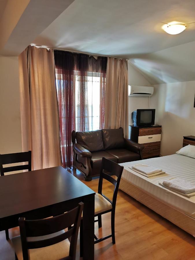 Jelezchevi Guest Rooms Primorsko Exteriör bild