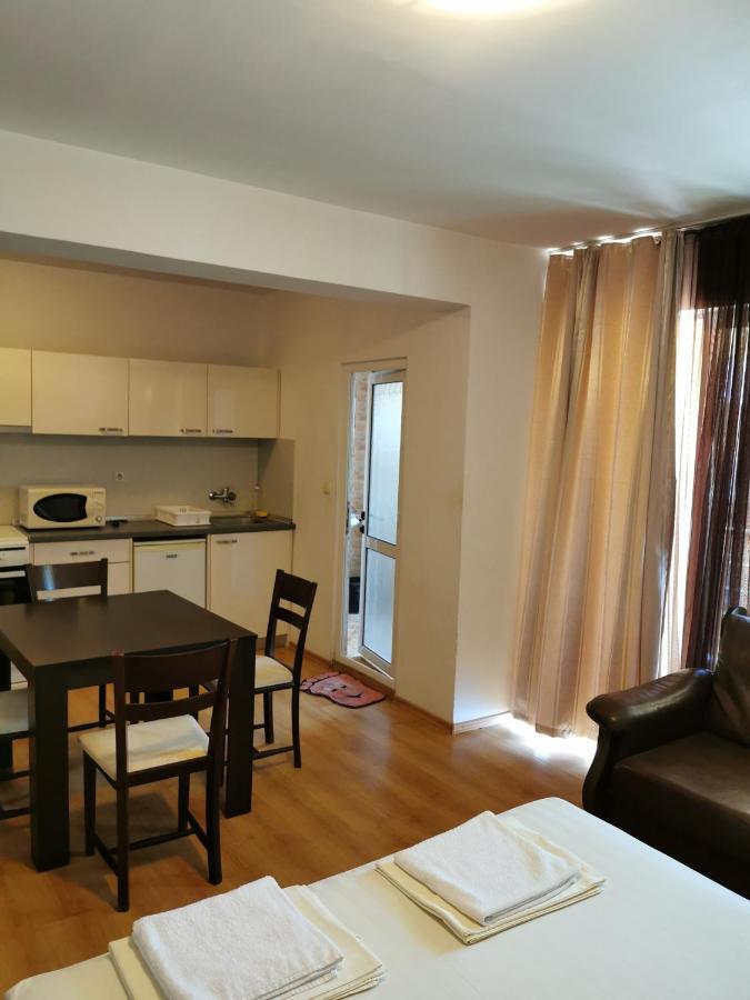 Jelezchevi Guest Rooms Primorsko Exteriör bild