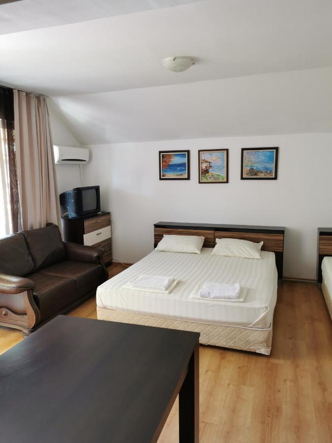 Jelezchevi Guest Rooms Primorsko Exteriör bild