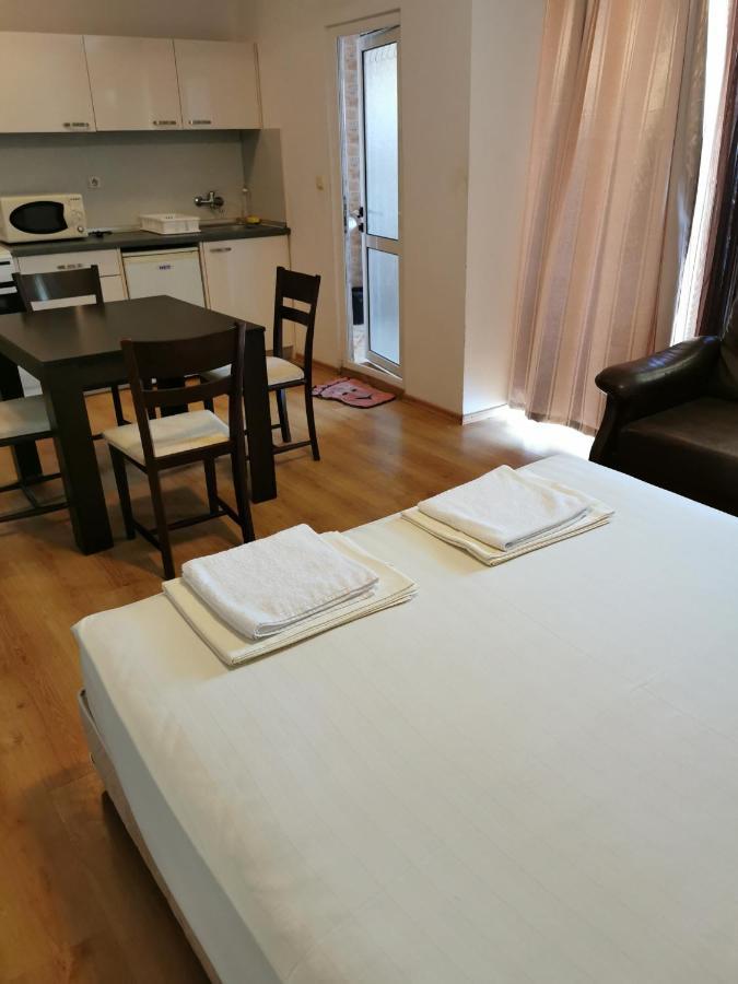 Jelezchevi Guest Rooms Primorsko Exteriör bild