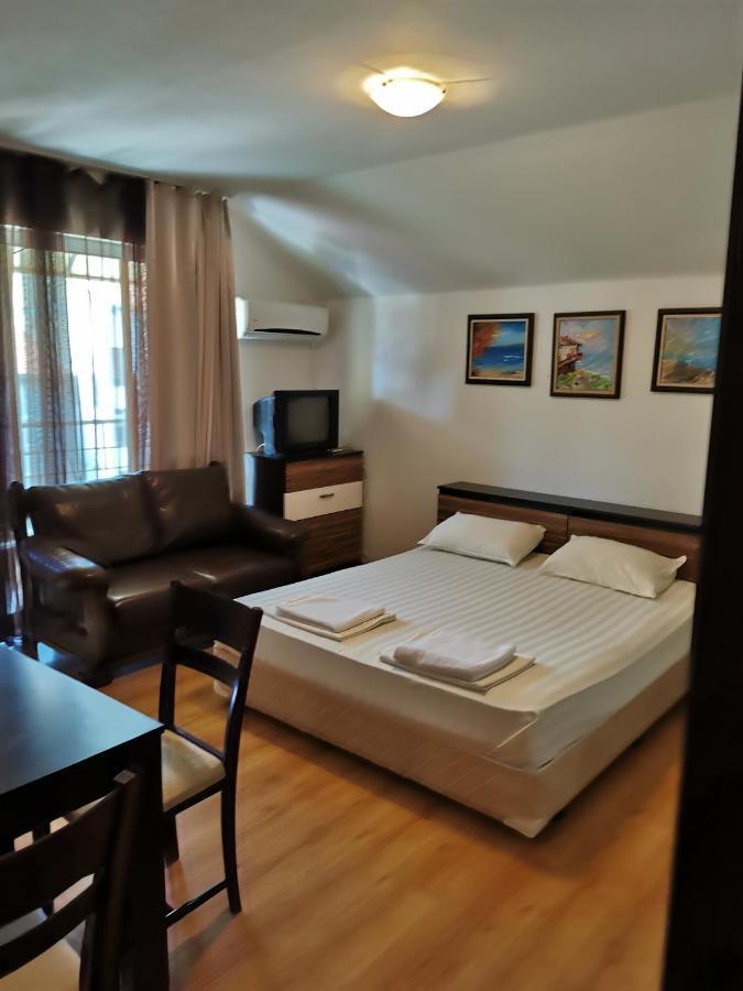 Jelezchevi Guest Rooms Primorsko Exteriör bild