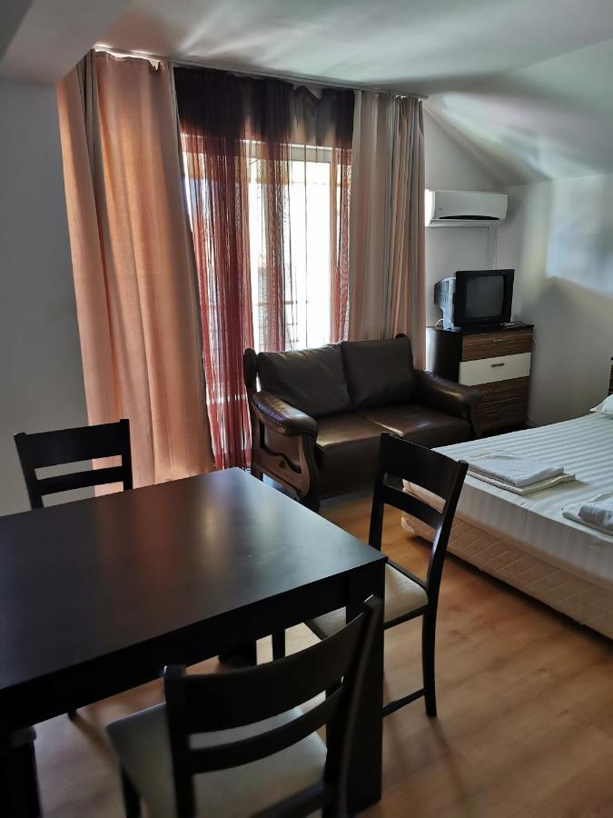Jelezchevi Guest Rooms Primorsko Exteriör bild