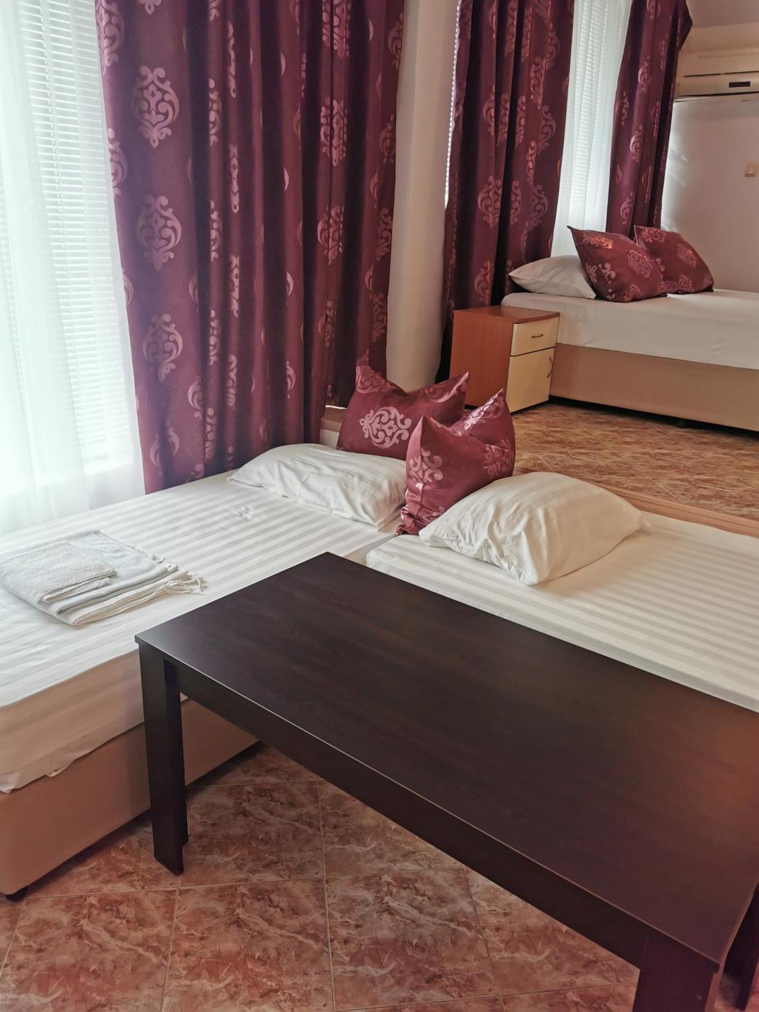 Jelezchevi Guest Rooms Primorsko Exteriör bild