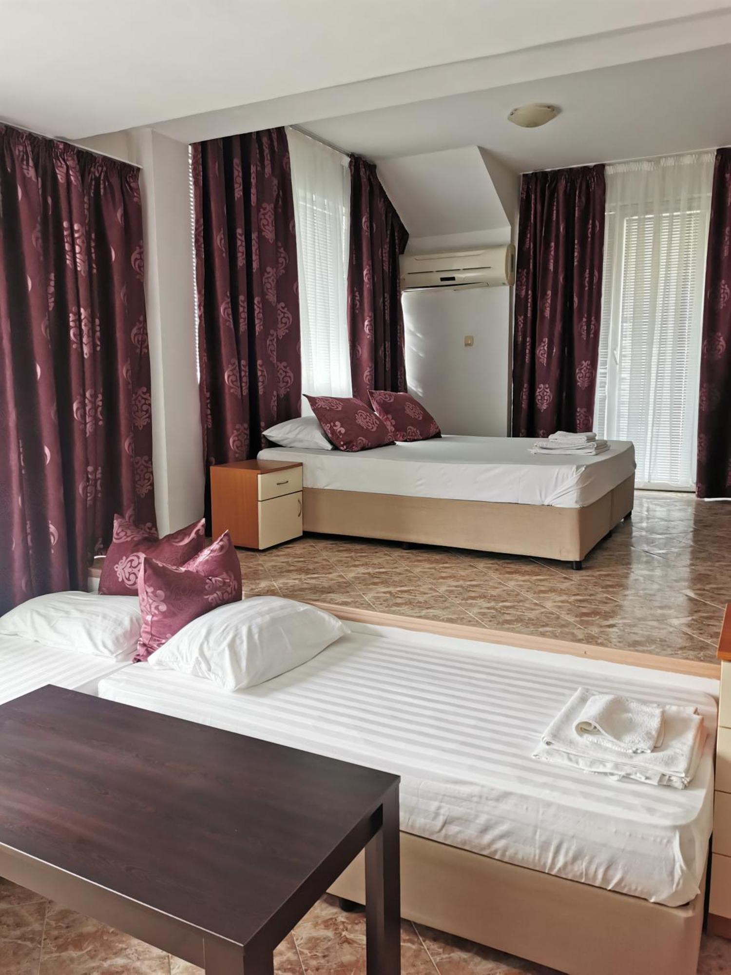 Jelezchevi Guest Rooms Primorsko Exteriör bild