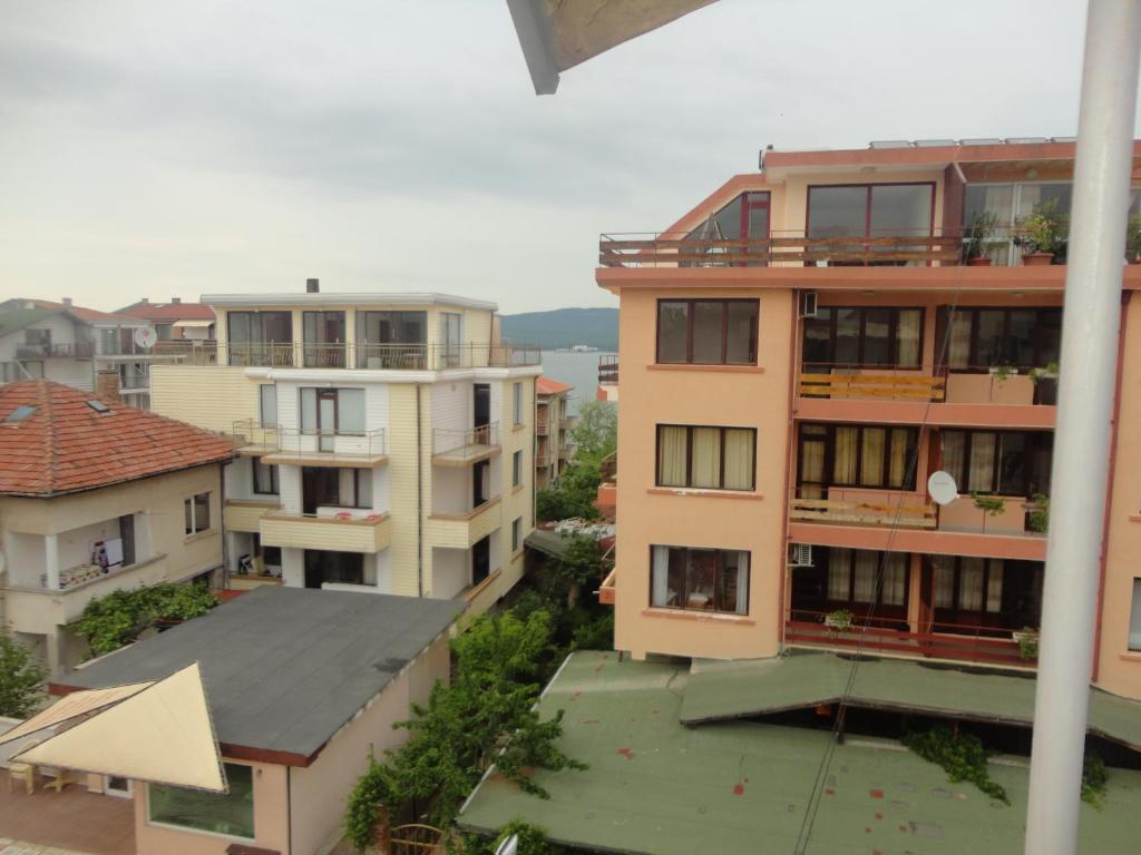 Jelezchevi Guest Rooms Primorsko Exteriör bild
